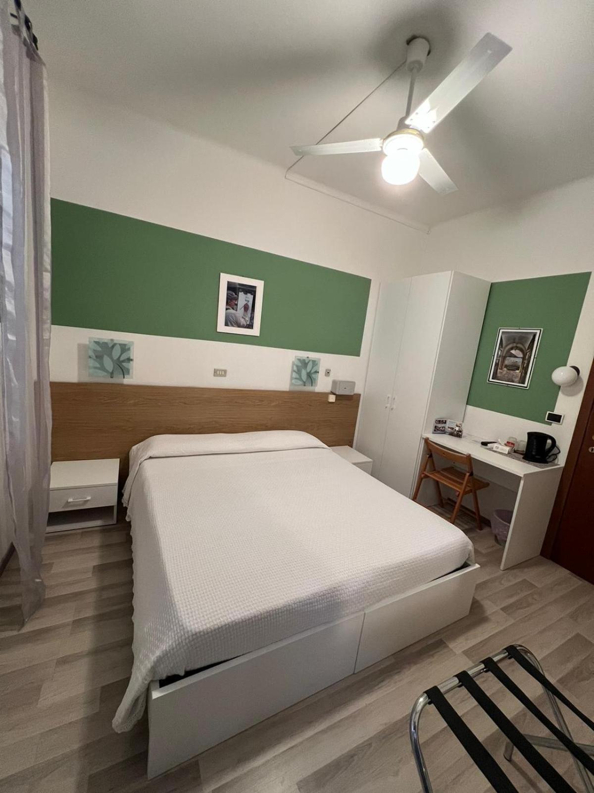 Albergo La Marinella Варацце Екстер'єр фото